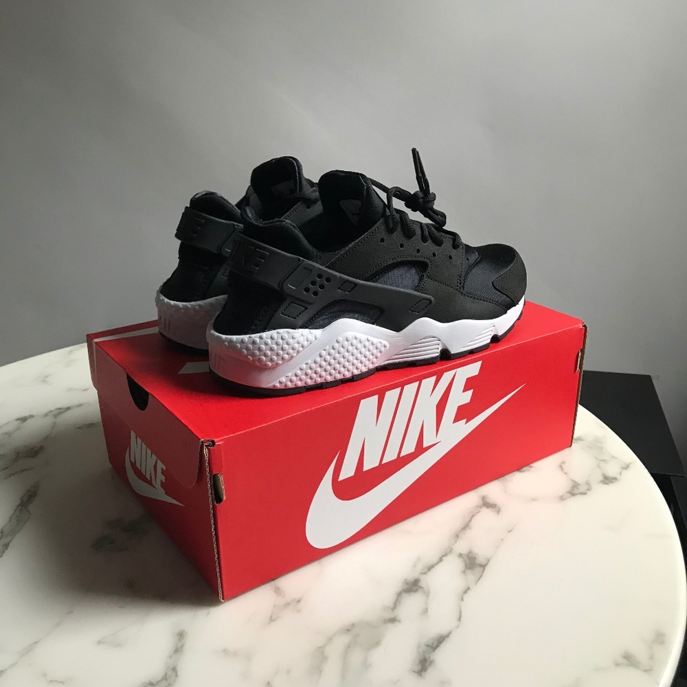 Women's Nike Air Huarache (Black)